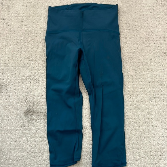 Lululemon Capris - Picture 1 of 1